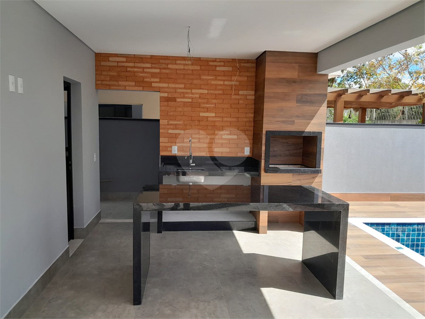 Casa à venda com 3 suítes no condomínio Terras do Caribe, Valinhos - SP