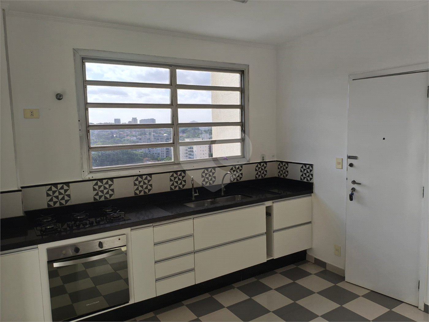 Apartamento à venda com 3 quartos, sendo 1 suíte,  em Lapa, São Paulo, SP