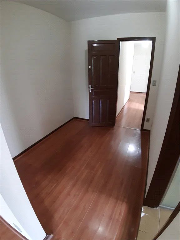 Sobrado à venda com 4 quartos, sendo 1 suíte, em Vila Gomes, São Paulo, SP