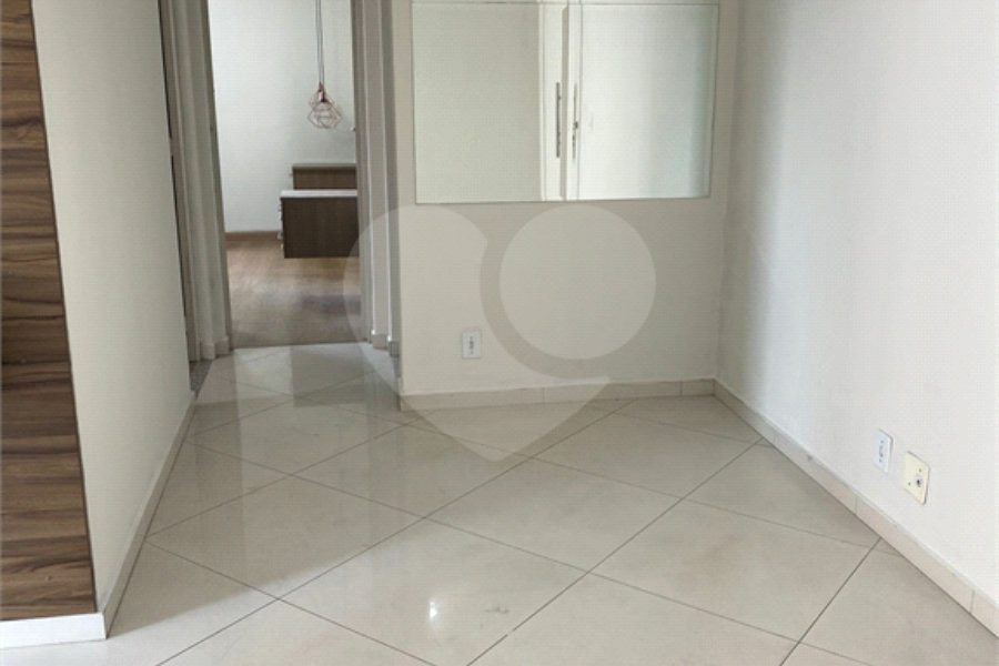 Apartamento à venda com 2 quartos, sendo 1 suíte, em Parque Maria Domitila, São Paulo, SP