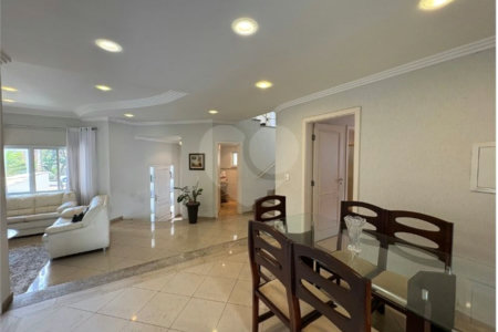 Casa à venda com 5 quartos, sendo 3 suítes, no condomínio Granja Olga III, Sorocaba - SP