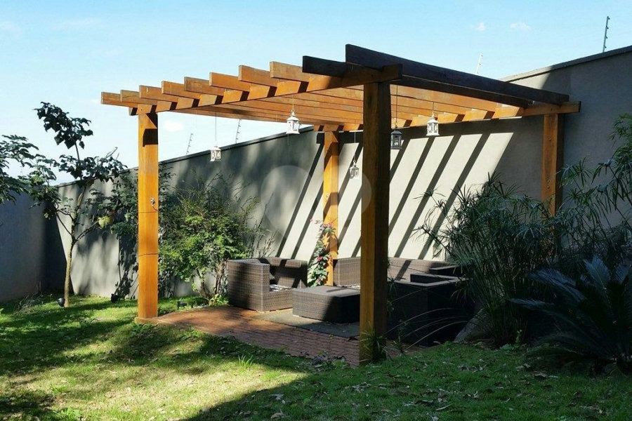 Casa à venda com 6 quartos, sendo 3 suítes, no condomínio Travessa Manuel Antônio Ferreira,85, São Paulo - SP