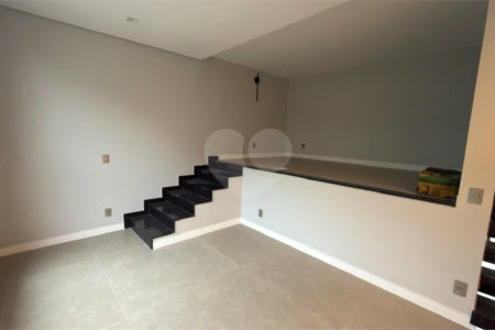 Sobrado de alto padrão no Swiss Park, totalmente reformado, com 4 suítes, piscina, elevador, espaço gourmet, 4 vagas e condomínio com lazer completo.