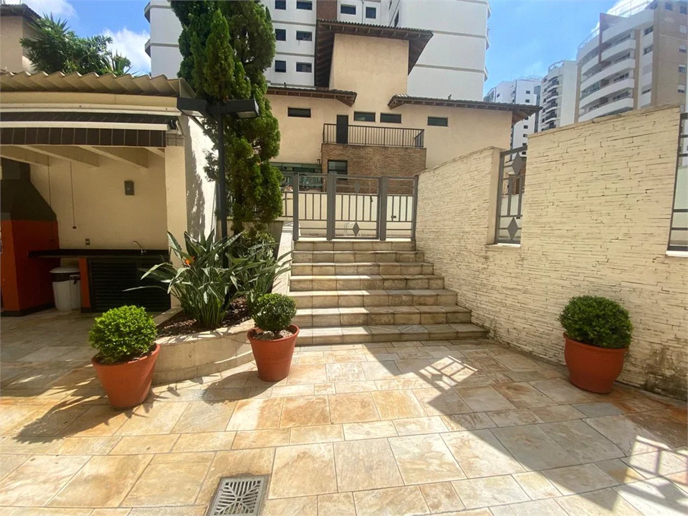 Apartamento à venda com 4 quartos, sendo 2 suítes,  em Vila Hamburguesa, São Paulo, SP