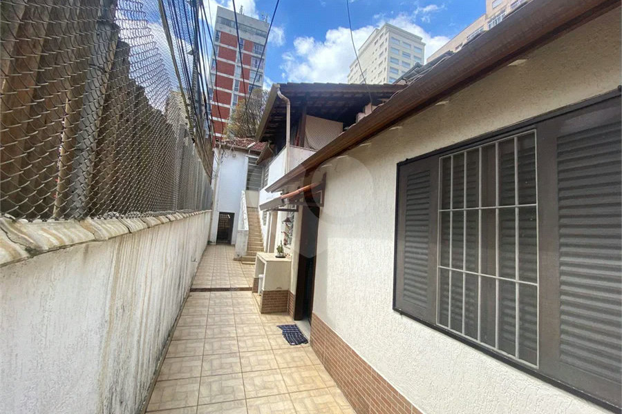 Terreno 10 X 30m,ideal para construtor, com casa principal, mais 3 casas no mesmo terreno e gerando renda, em Perdizes - São Paulo