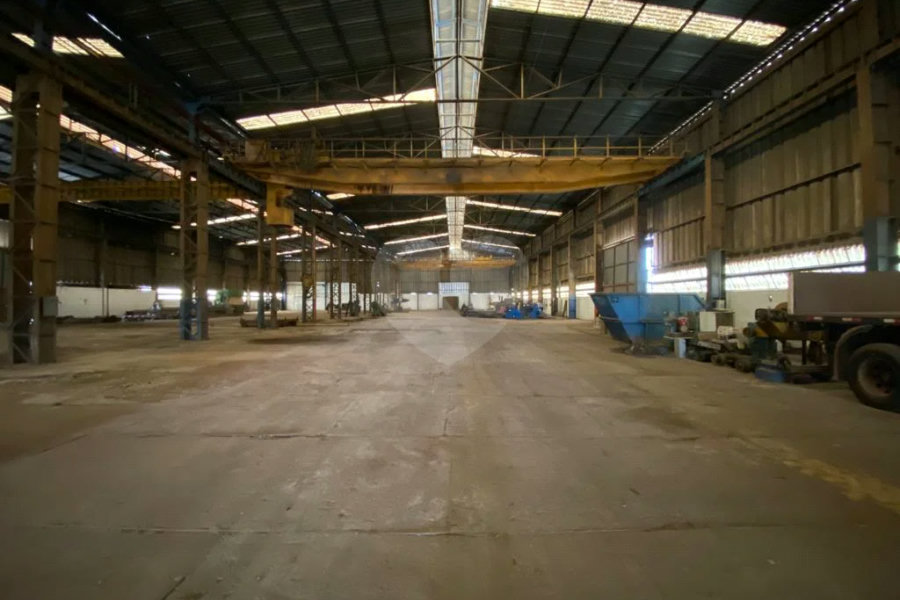 Galpão industrial à venda ou para locação na beira da Rodovia Hermínio Petrin - SP 308.
