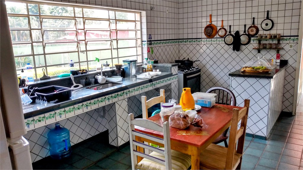 Casa à venda com 4 quartos, sendo 1 suíte, no condomínio Residencial Vale das Laranjeiras, Indaiatuba - SP