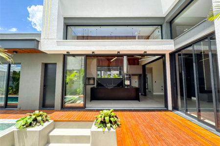 Casa à venda com 3 suítes no condomínio Villa dos Pinheiros, Indaiatuba - SP