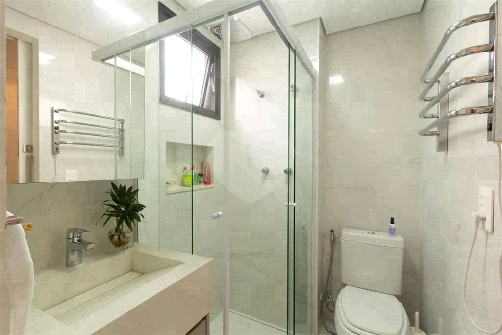 Apartamento à venda com 3 quartos, sendo 1 suíte,  em Vila Olímpia, São Paulo, SP