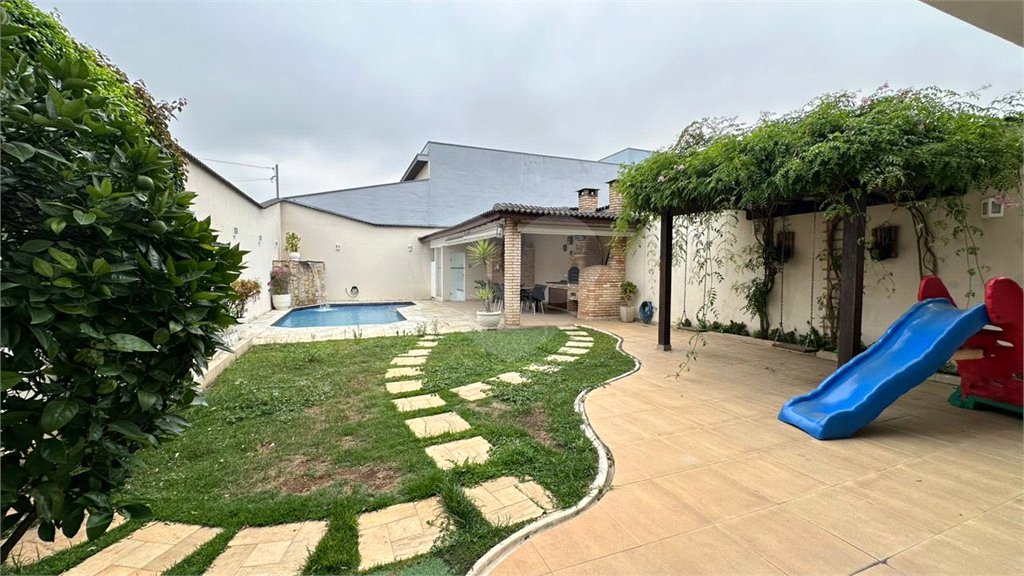 Casa à venda com 4 quartos, sendo 3 suítes, em Vila Galvão, Guarulhos, SP