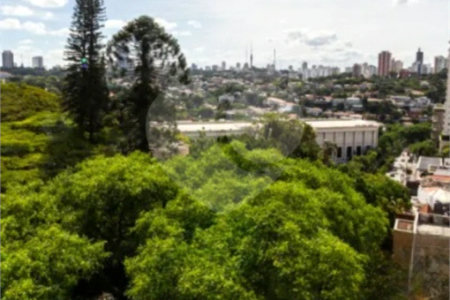 Higienópolis: 2 suítes, varanda envidraçada e vista aberta