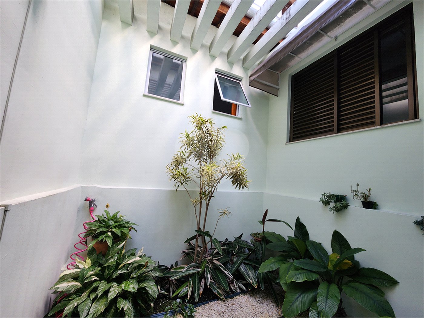 Casa à venda com 4 quartos, sendo 3 suítes,  em Vila Rosália, Guarulhos, SP