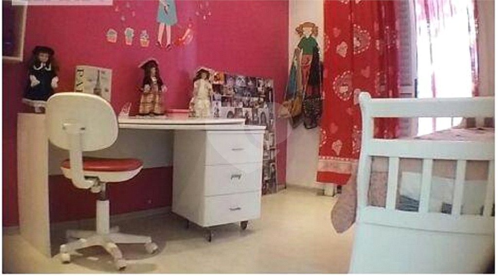 Casa à venda com 3 quartos, sendo 1 suíte,  no condomínio Aruã, Mogi das Cruzes - SP