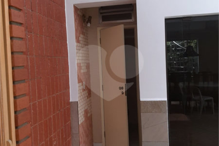 Sobrado à venda com 4 quartos, sendo 2 suítes, em Bosque da Saúde, São Paulo, SP