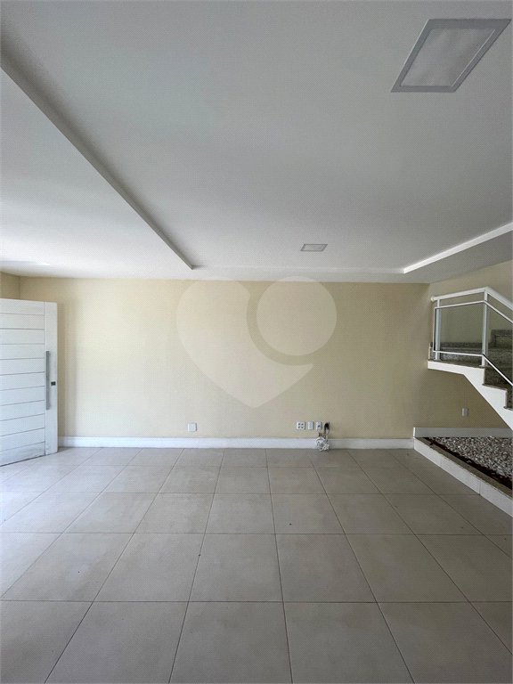 Casa à venda com 3 quartos, sendo 1 suíte, no condomínio Residencial Green Ville, Rio de Janeiro - RJ