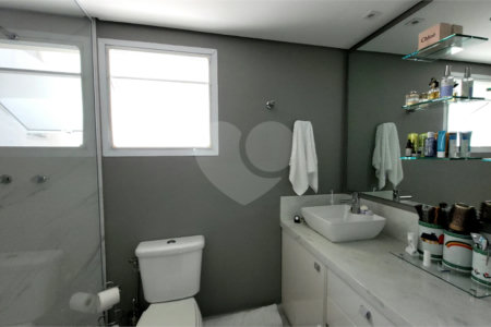 Apartamento à venda com 3 quartos, sendo 1 suíte, em Alto da Boa Vista, São Paulo, SP