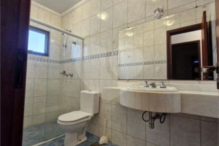 Casa à venda ou para alugar com 3 quartos, sendo 1 suíte, no condomínio Recanto dos Paturis, Vinhedo - SP