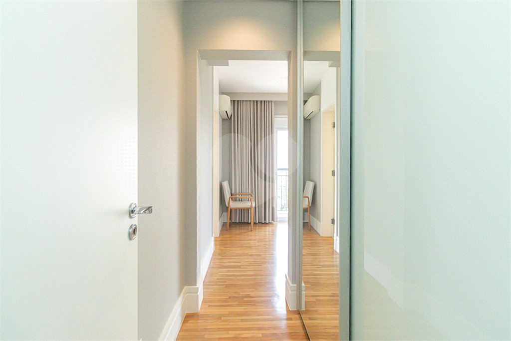 Apartamento à venda com 3 quartos, sendo 2 suítes, em Vila Nova Conceição, São Paulo, SP