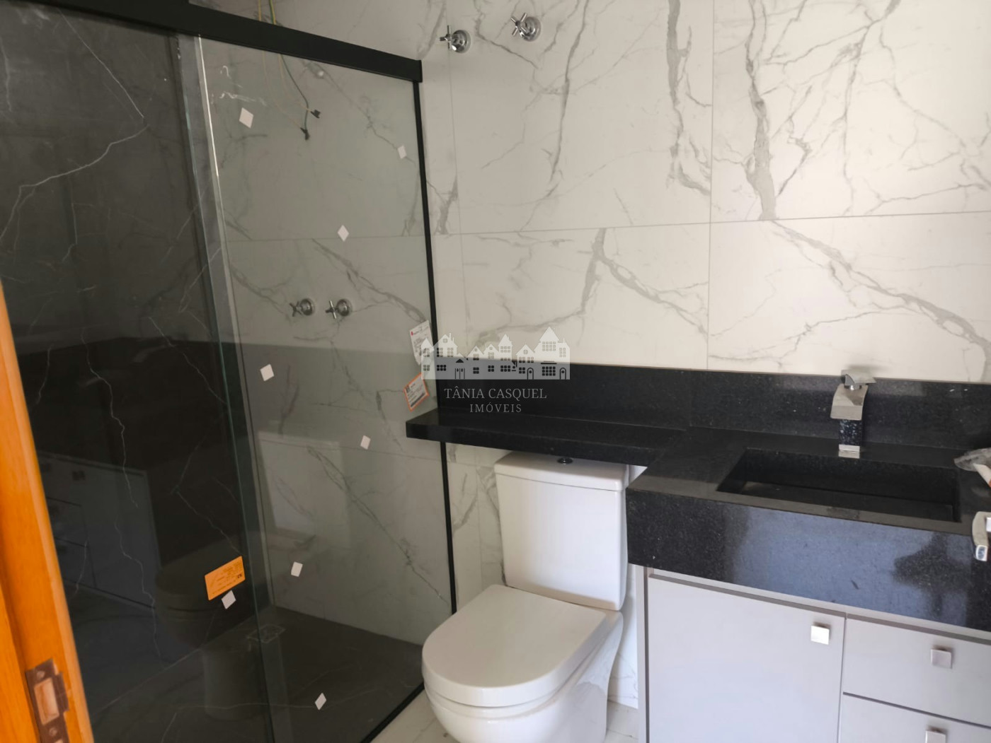 Casa à venda com 4 suítes no condomínio Shambala 2, Atibaia - SP