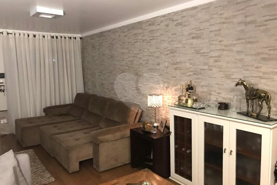 Sobrado à venda com 4 quartos, sendo 1 suíte, em Parada Inglesa, São Paulo, SP