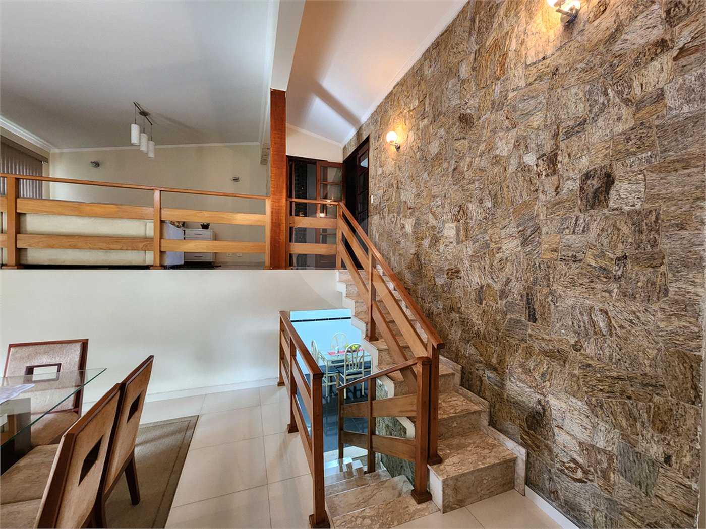 Casa à venda com 4 quartos, sendo 3 suítes,  em Vila Rosália, Guarulhos, SP