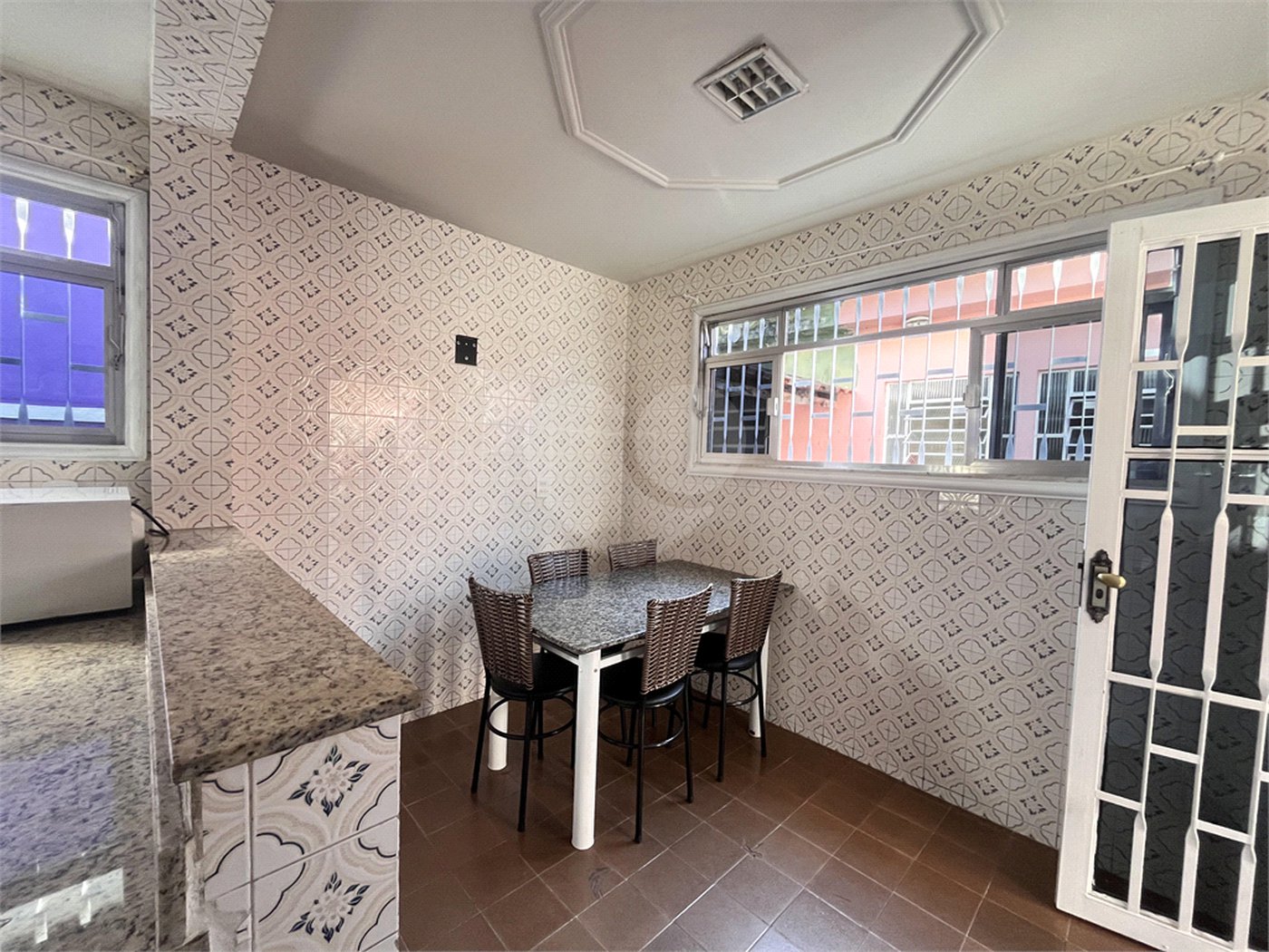 Casa à venda com 3 quartos, sendo 1 suíte,  em Campo Grande, Rio de Janeiro, RJ