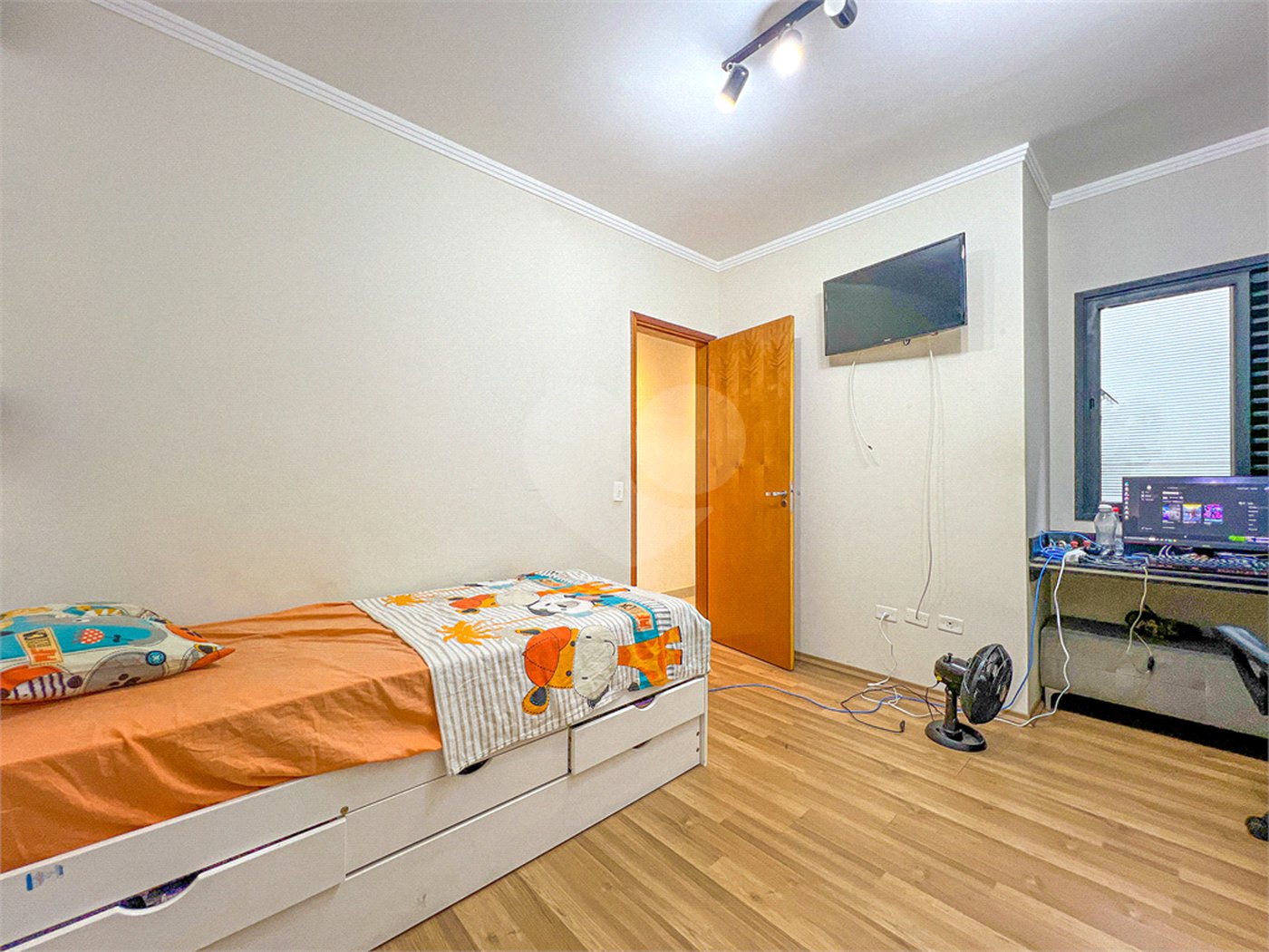 Sobrado à venda com 3 quartos, sendo 1 suíte,  em Tremembé, São Paulo, SP