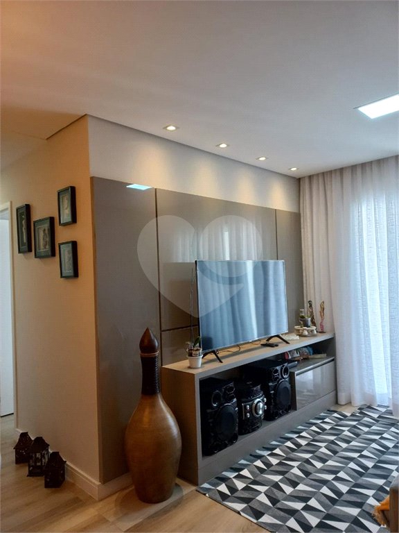Apartamento à venda com 2 quartos, sendo 1 suíte,  em Jardim São Pedro, Mogi das Cruzes, SP