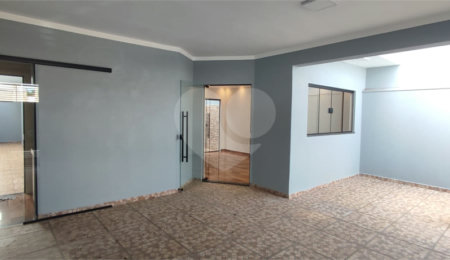 Casa à venda com 3 quartos, sendo 2 suítes,  em Parque dos Flamboyant, São Carlos, SP