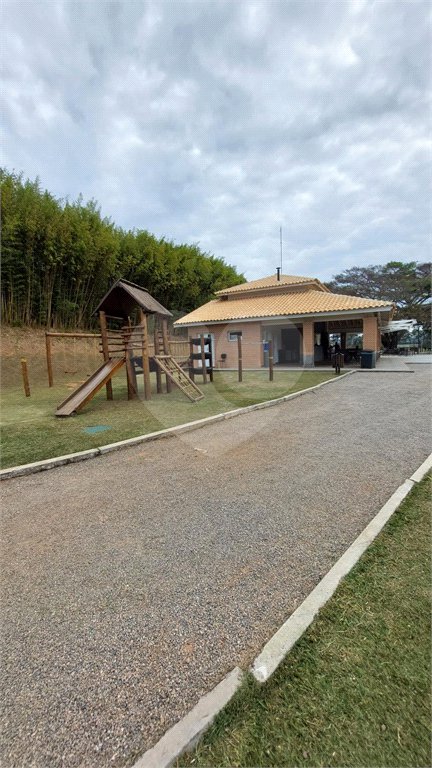 Casa à venda ou para alugar com 4 suítes no condomínio Figueira Garden, Atibaia - SP