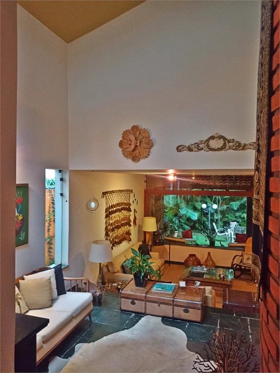 Casa à venda com 4 quartos, sendo 2 suítes,  em Morumbi, São Paulo, SP
