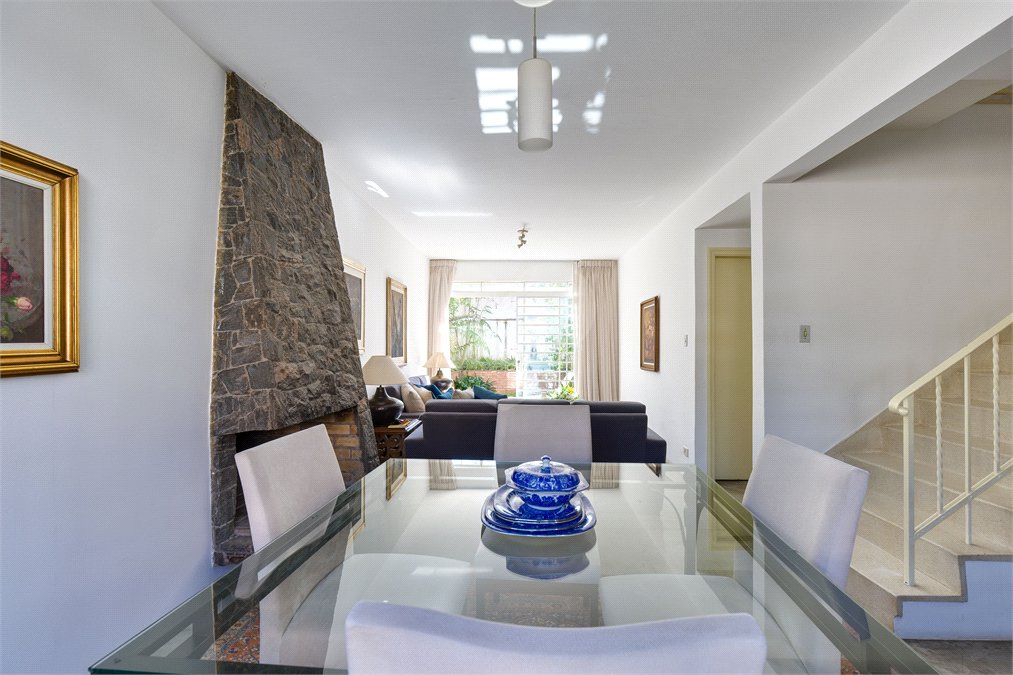 Casa de Vila à venda com 4 quartos, sendo 1 suíte, em Alto da Boa Vista, São Paulo, SP