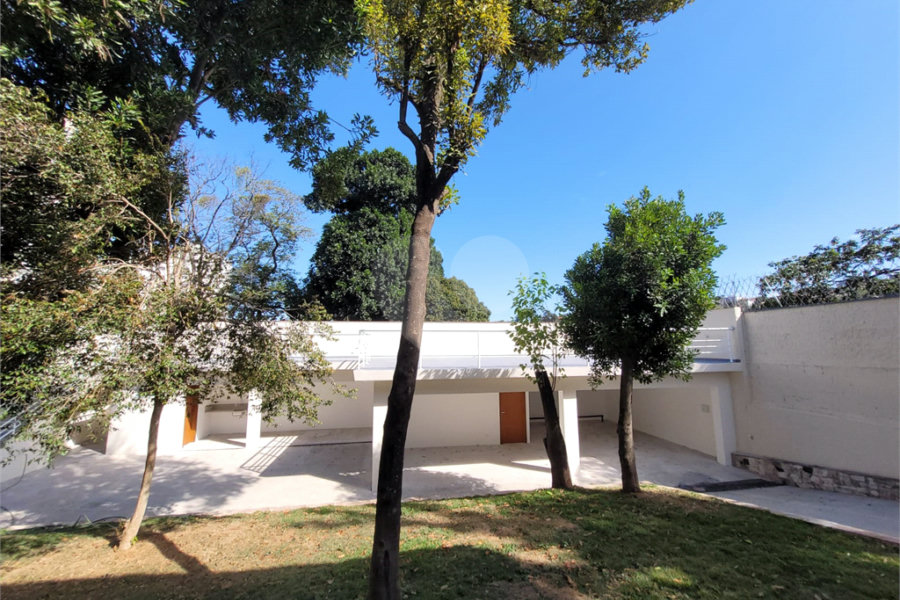 Casa Térrea à venda ou para alugar com 4 quartos, sendo 3 suítes,  em Horto Florestal, São Paulo, SP