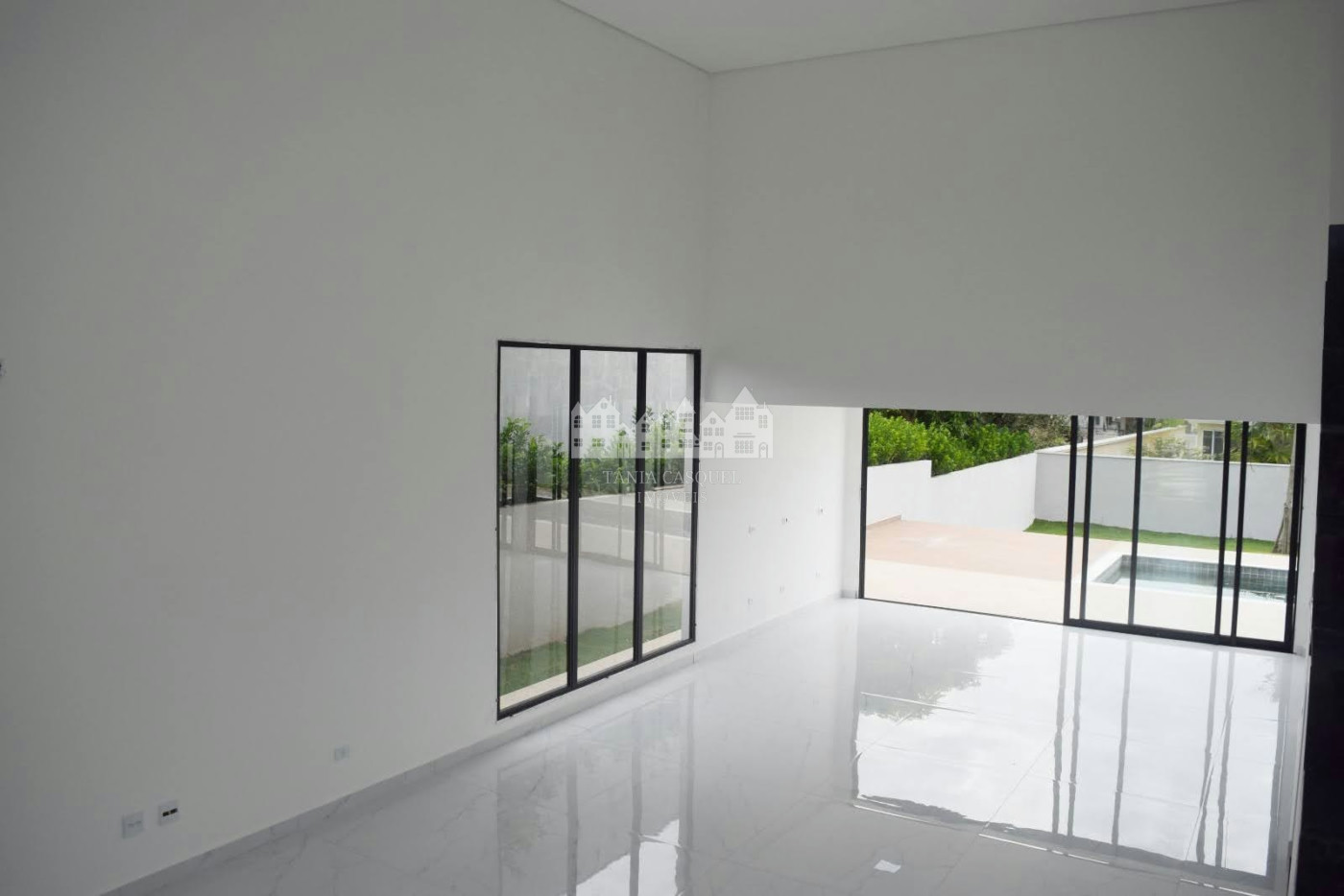 Casa à venda com 4 suítes no condomínio Shambala 2, Atibaia - SP