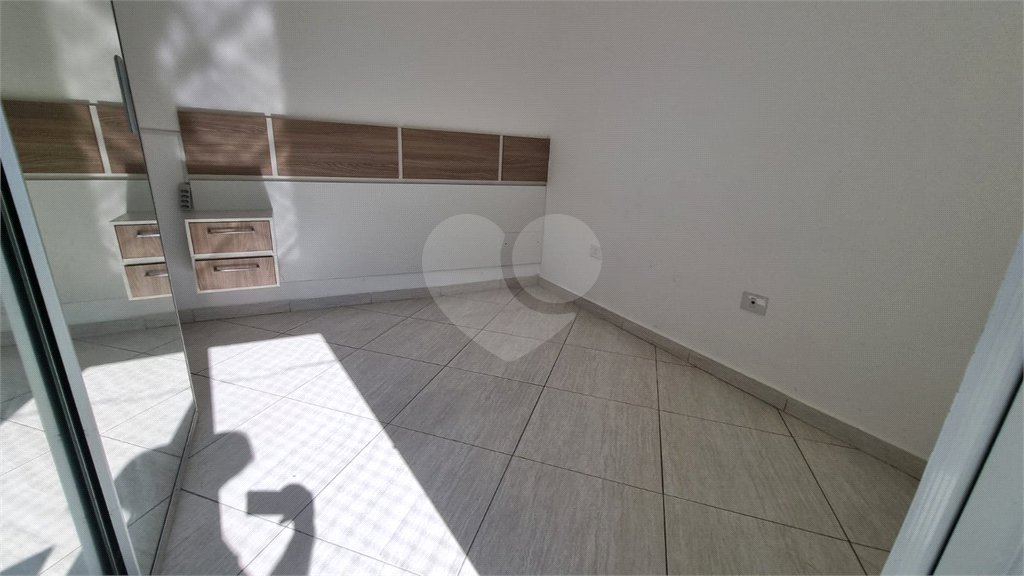 Casa à venda com 3 quartos, sendo 1 suíte,  no condomínio Rafaela I, São Paulo - SP