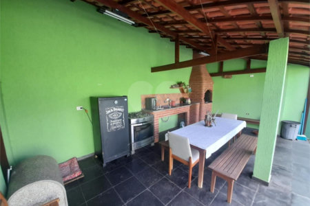 Casa à venda com 3 quartos, sendo 1 suíte,  em Vila Figueira, Suzano, SP