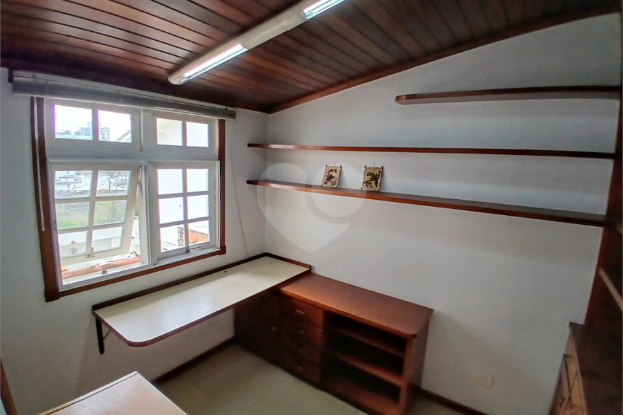 Casa à venda ou para alugar com 3 quartos, sendo 2 suítes, no condomínio Chácara das Rosas, São Paulo - SP