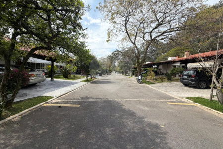 Casa à venda com 4 quartos, sendo 1 suíte, no condomínio Taquaral, São Paulo - SP