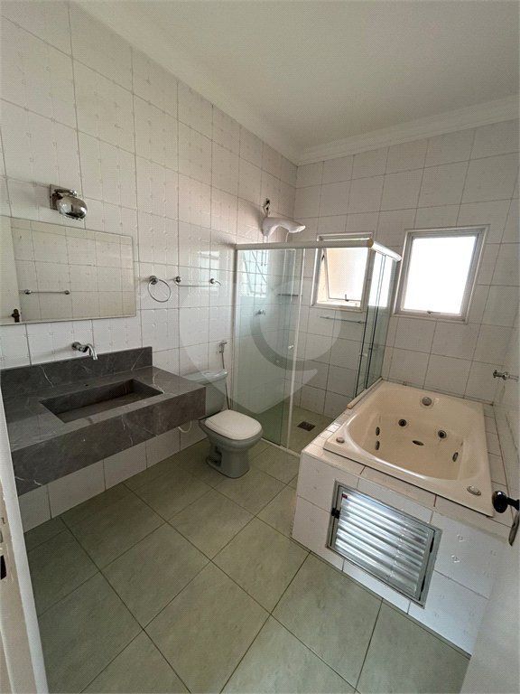 Casa à venda com 4 quartos, sendo 1 suíte, no condomínio Raizes, Paulínia - SP
