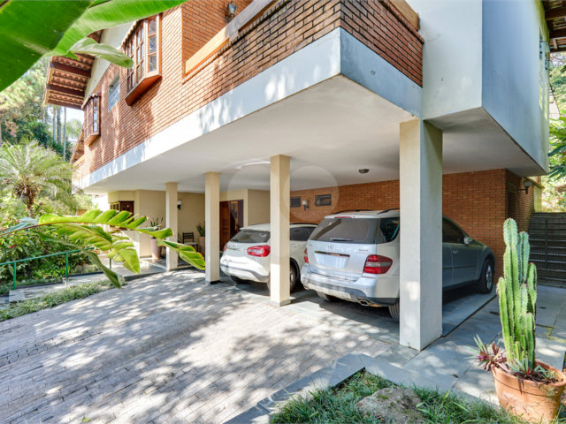 Casa à venda com 4 quartos, sendo 2 suítes,  em Jardim Cordeiro, São Paulo, SP