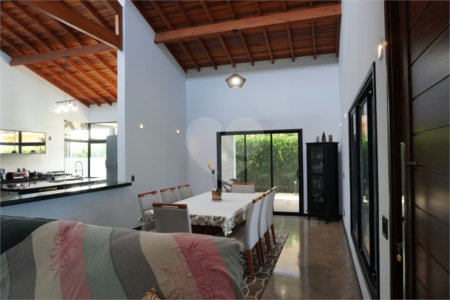 Casa à venda com 4 quartos, sendo 2 suítes, no condomínio Primavera, Salto - SP