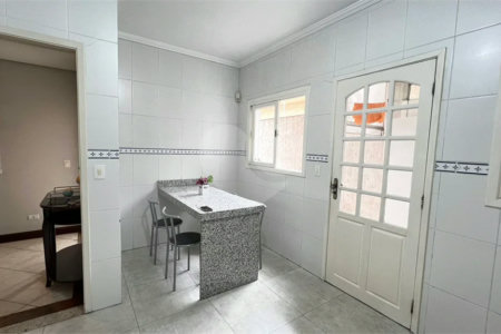 Casa à venda com 3 quartos, sendo 1 suíte, no condomínio Villagio Tramway, São Paulo - SP