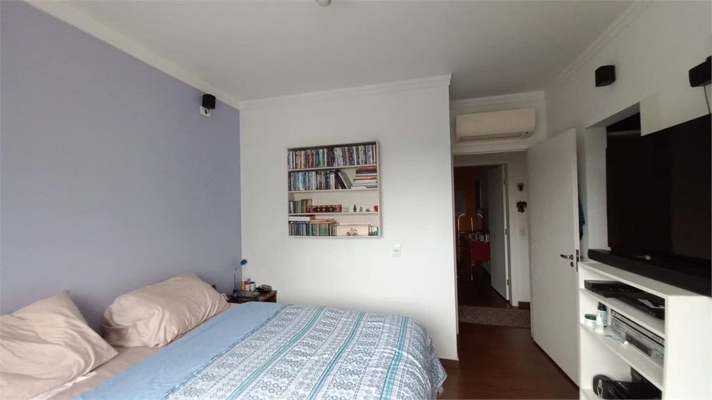 Sobrado à venda com 3 quartos, sendo 1 suíte, em Vila Gomes, São Paulo, SP