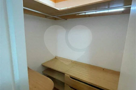 Sobrado com 4 dormitórios, 2 suítes, closet, varandas, escritório, jardim de inverno, espaço gourmet com churrasqueira e fogão a lenha e 3 vagas.