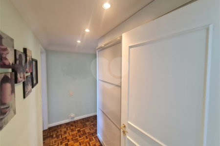 Apartamento à venda com 3 quartos, sendo 2 suítes, em Alto da Boa Vista, São Paulo, SP