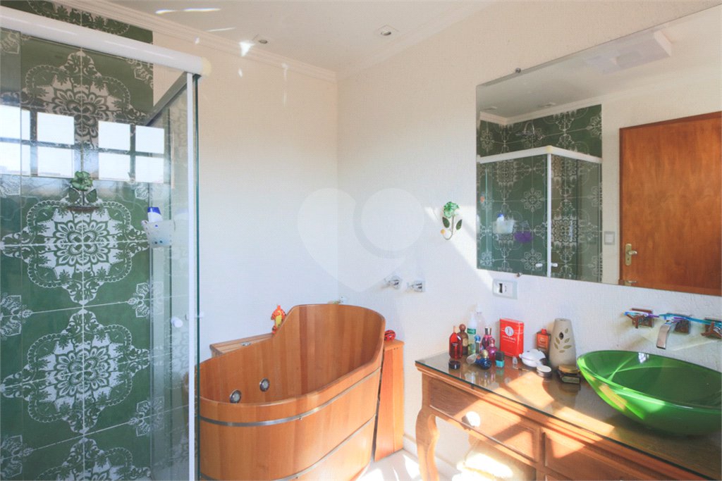 Sobrado à venda com 5 quartos, sendo 4 suítes, em Alto da Boa Vista, São Paulo, SP