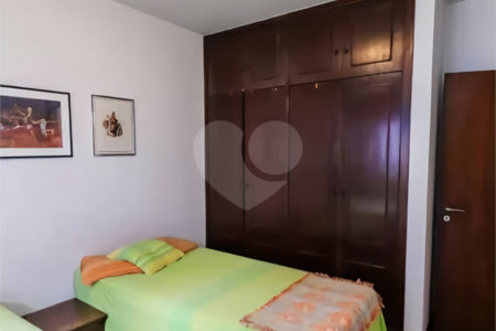 Sobrado à venda com 3 quartos, sendo 1 suíte,  em Vila Universitária, São Paulo, SP