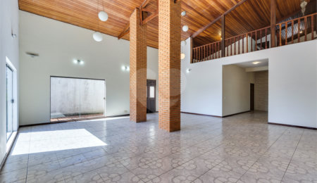 Sobrado à venda com 5 quartos, sendo 3 suítes,  em Interlagos, São Paulo, SP