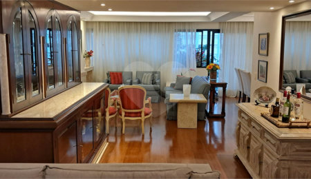 Apartamento à venda com 3 quartos, sendo 1 suíte,  em Campo Belo, São Paulo, SP