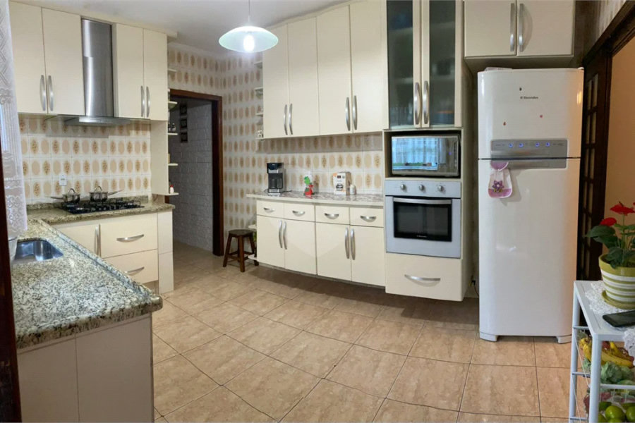 Sobrado à venda com 4 quartos, sendo 1 suíte, em Jaçanã, São Paulo, SP